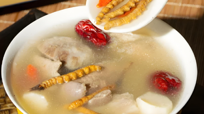 長(zhǎng)期吃冬蟲夏草能長(zhǎng)頭發(fā)嗎？科學(xué)解讀與實(shí)用建議